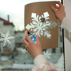 Santa Winter White Christmas Artificial Snow Spray 18 Oz -Northlight Christmas chase20499 0505 styled 02 25856.1713924971